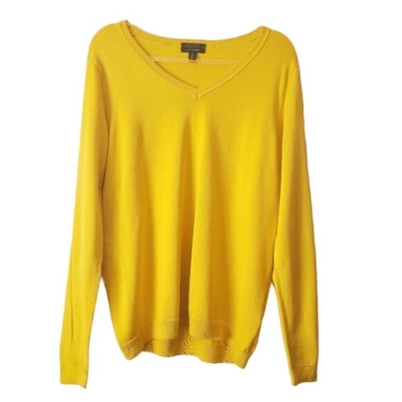Lands' End | Men's Yellow V-Neck Sweater (Size Medium) - Picture 1 of 8